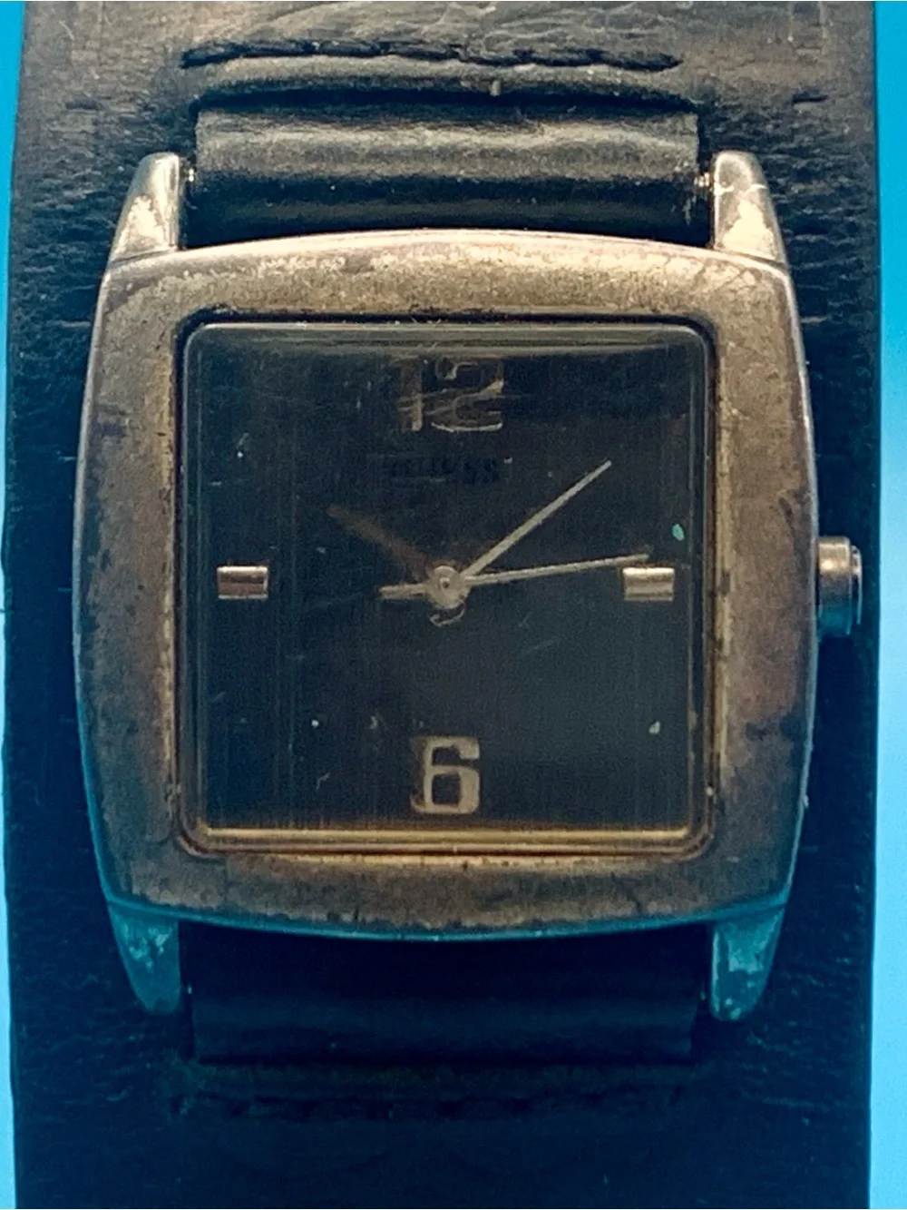 GUESS Men’s Women’s Unisex Vintage Wristwatch Leather Bund Strap Works New Batt